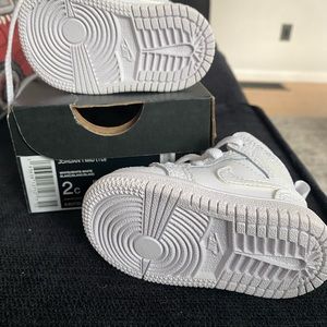 Jordan 1 MID infant 2c shoes